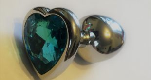 Heart shaped blue gem metal butt plug